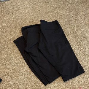 Lululemon wonder under size 6. Two pairs full length.
